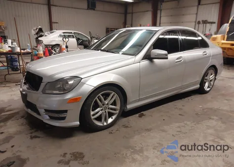 2012 Mercedes-Benz C 300 Sport 4Matic из США, поврежденный, VIN WDDGF8BB0CF910734